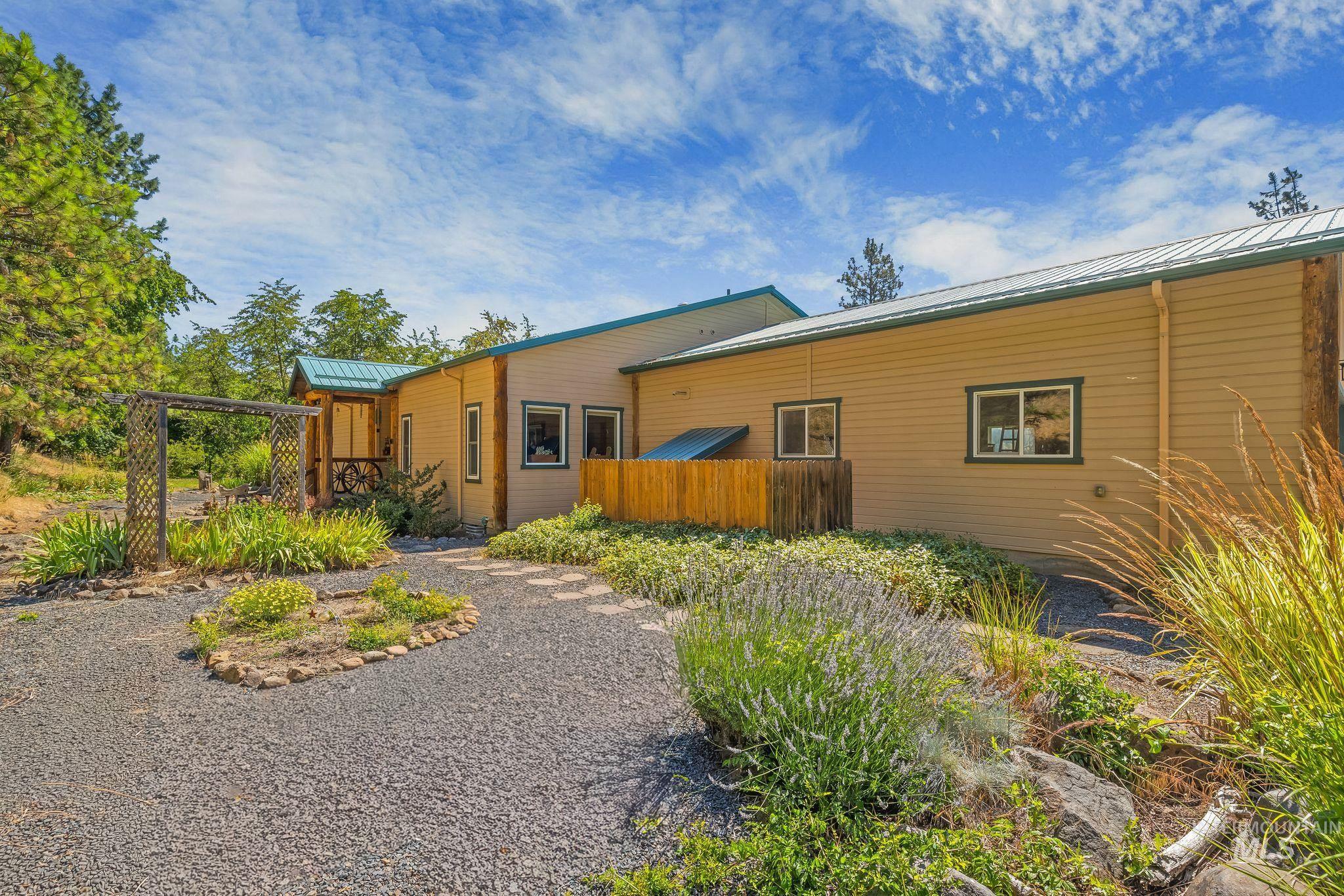 809 River Pointe Lane, Lenore, Idaho 83541, 2 Bedrooms, 2 Bathrooms, Residential For Sale, Price $995,000, 98982553