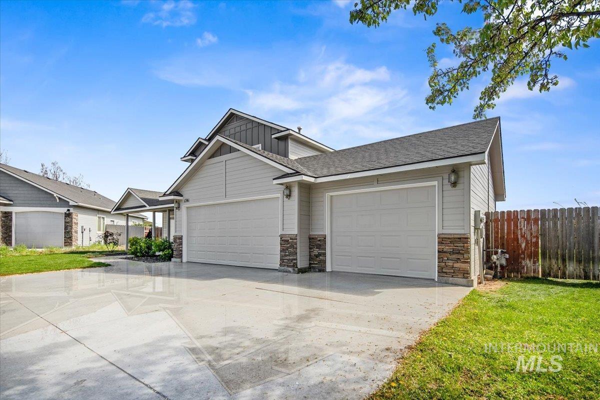 1741 W Quiet Peak St., Meridian, Idaho 83642, 4 Bedrooms, 2.5 Bathrooms, Residential For Sale, Price $509,000,MLS 98982555