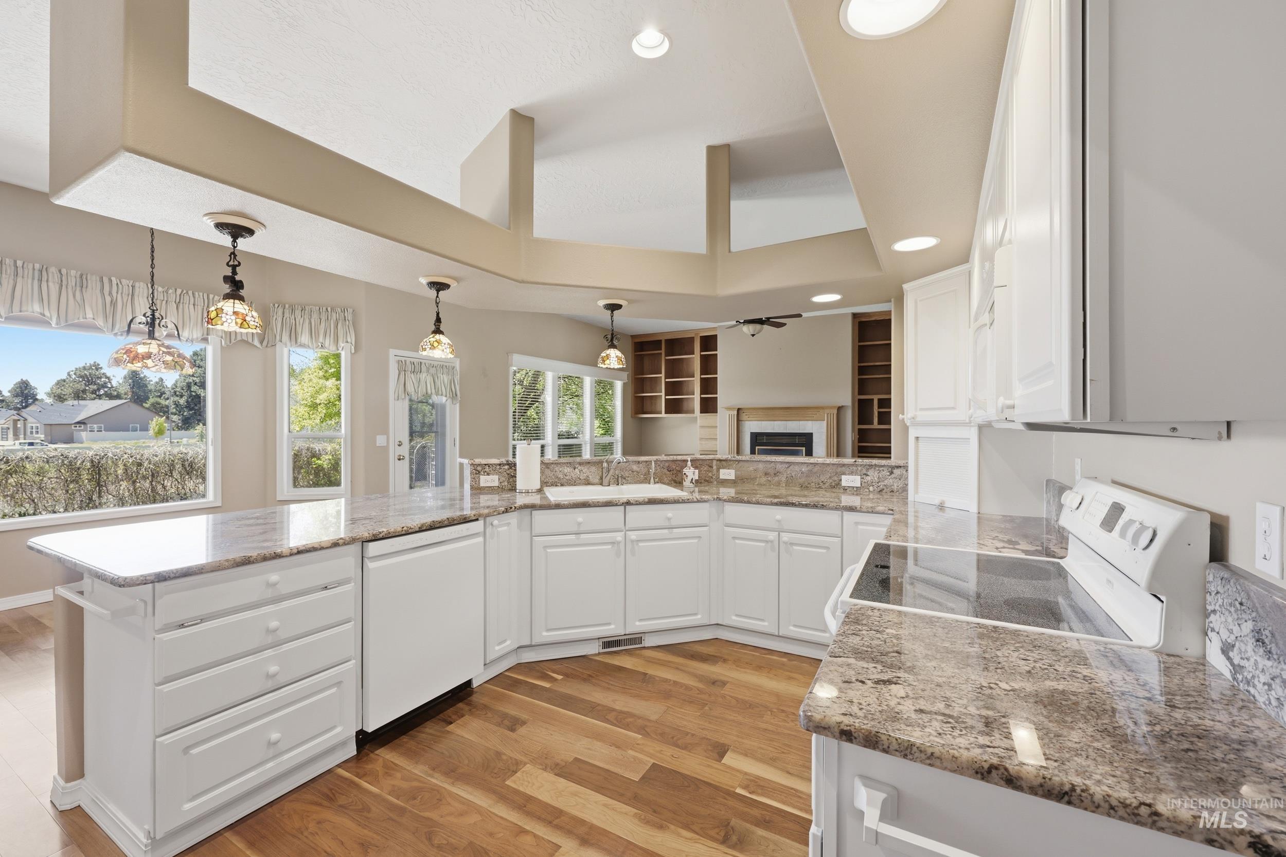 2319 E Skokie Court, Eagle, Idaho 83616, 4 Bedrooms, 2 Bathrooms, Residential For Sale, Price $675,000,MLS 98982559