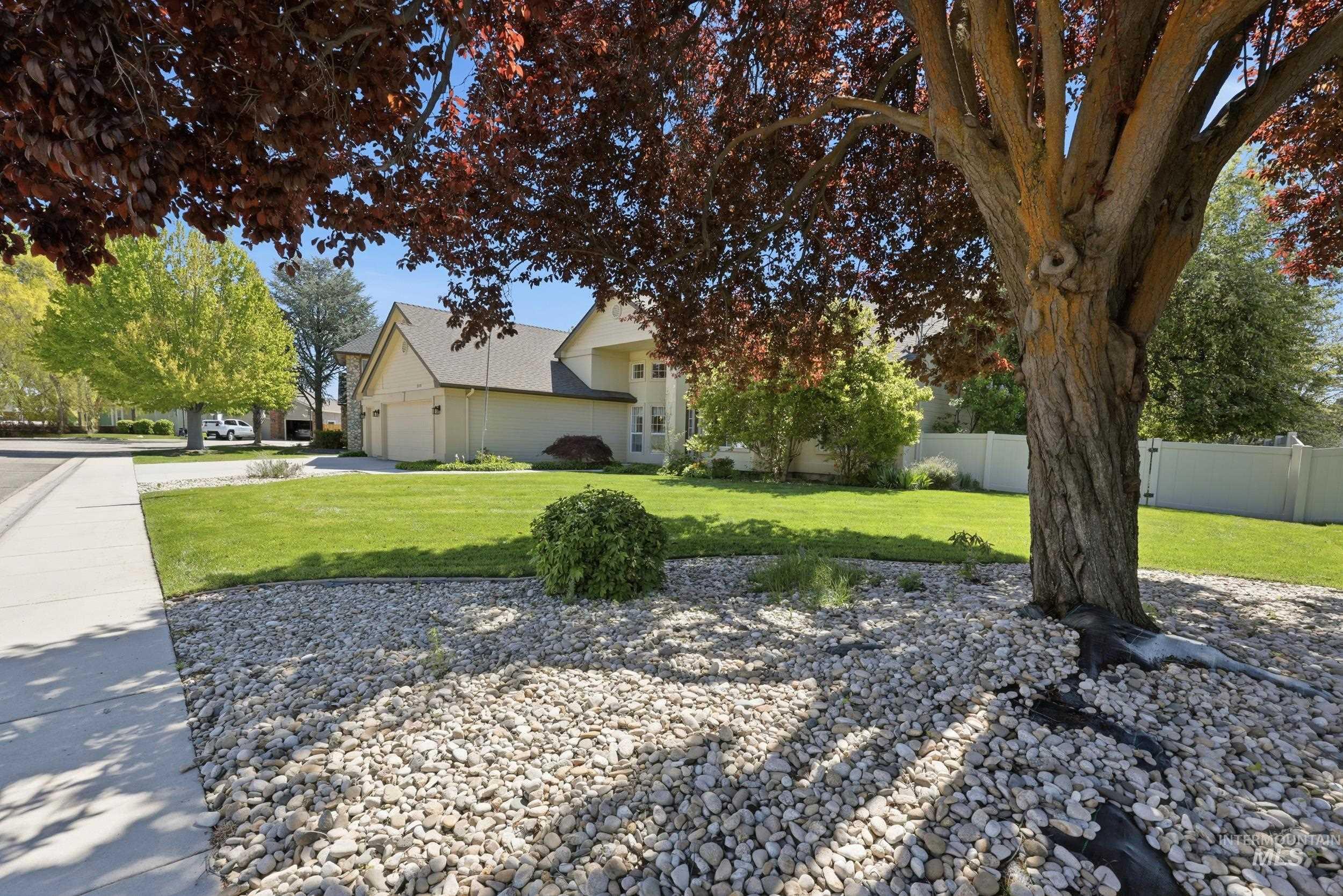 2319 E Skokie Court, Eagle, Idaho 83616, 4 Bedrooms, 2 Bathrooms, Residential For Sale, Price $675,000,MLS 98982559