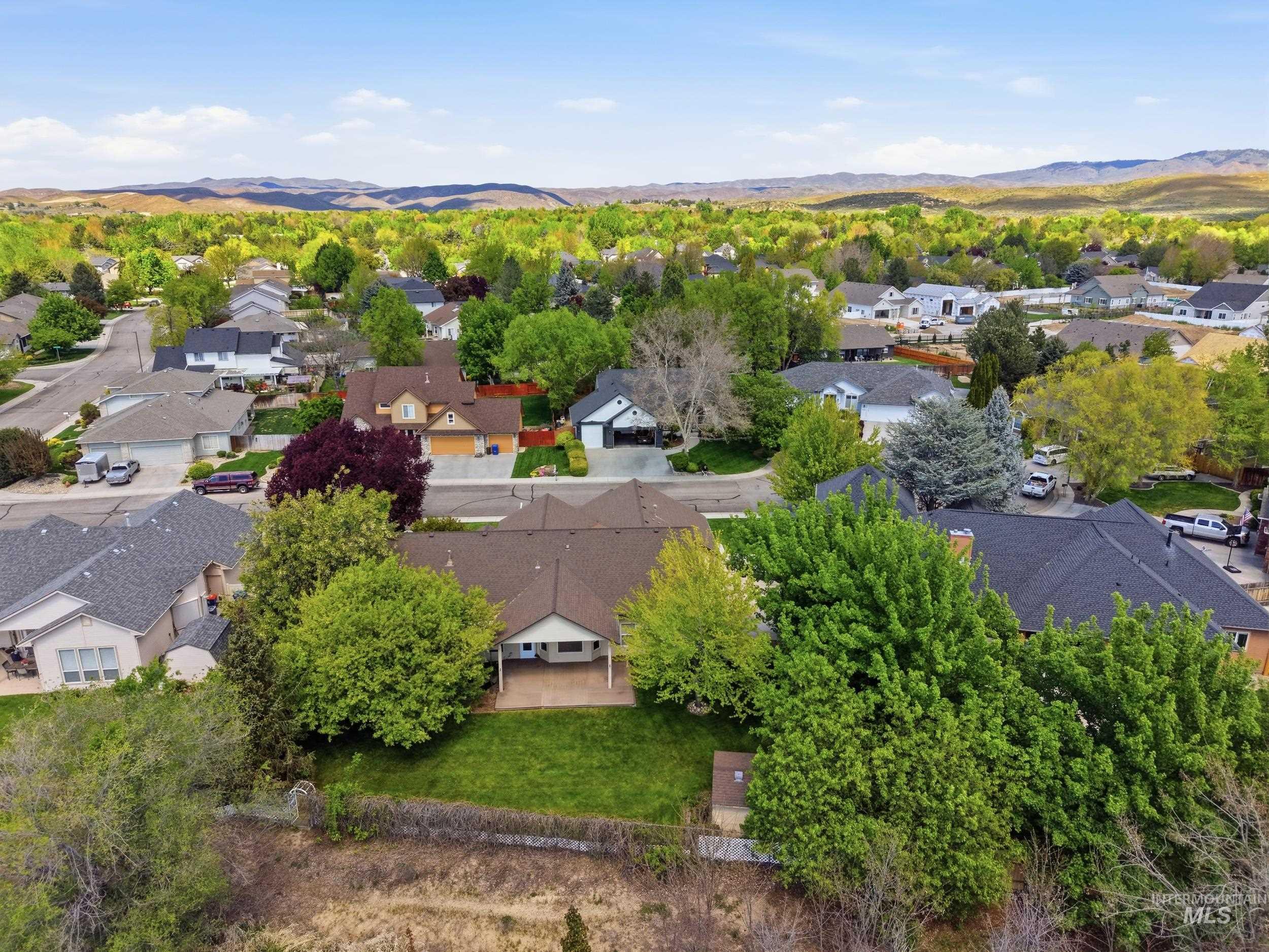 2319 E Skokie Court, Eagle, Idaho 83616, 4 Bedrooms, 2 Bathrooms, Residential For Sale, Price $675,000,MLS 98982559