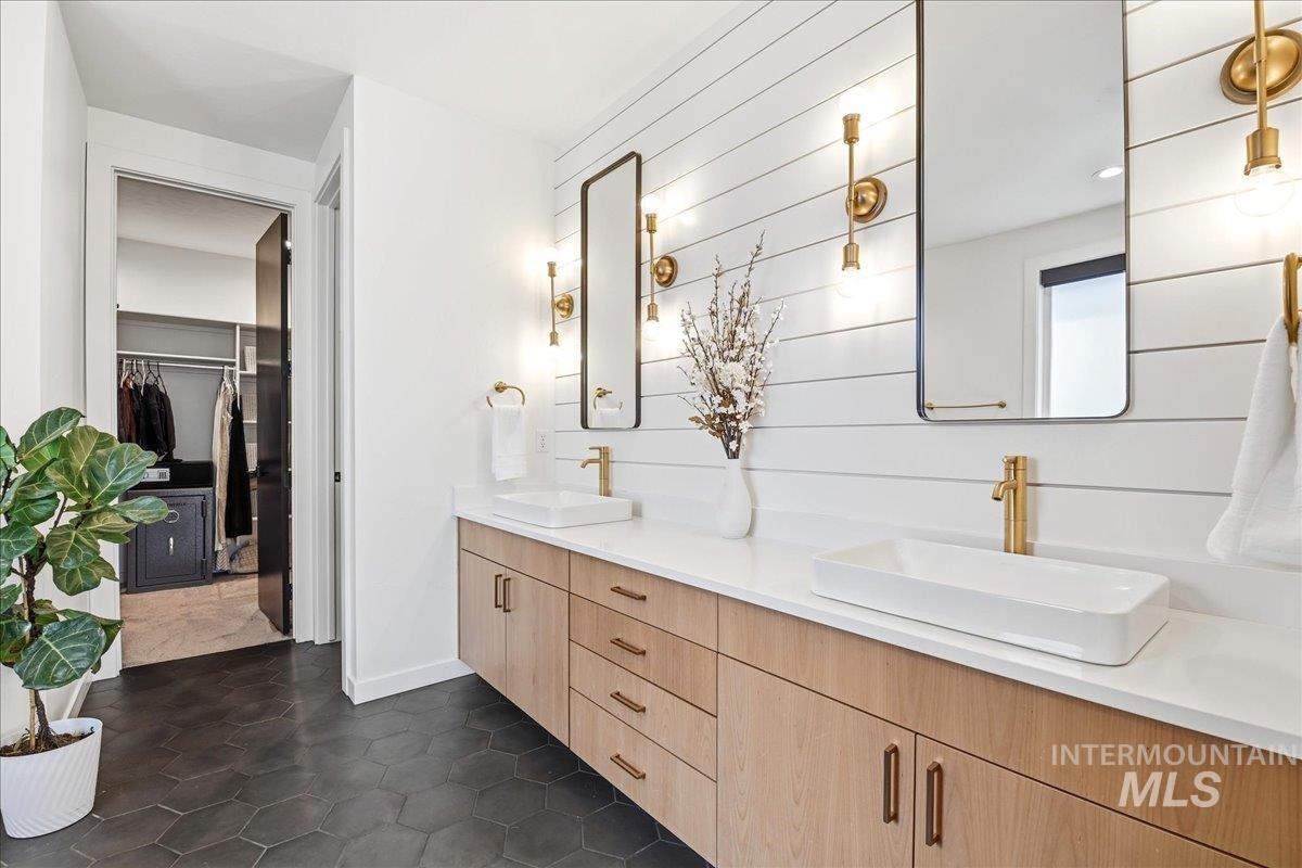 2242 E Timber Trail Street, Kuna, Idaho 83634, 4 Bedrooms, 3 Bathrooms, Residential For Sale, Price $714,900, 98982565