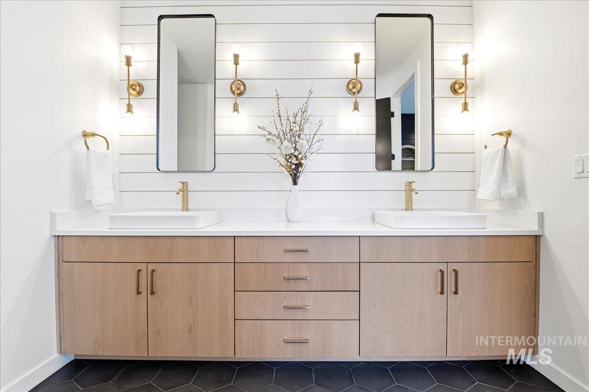 2242 E Timber Trail Street, Kuna, Idaho 83634, 4 Bedrooms, 3 Bathrooms, Residential For Sale, Price $714,900, 98982565