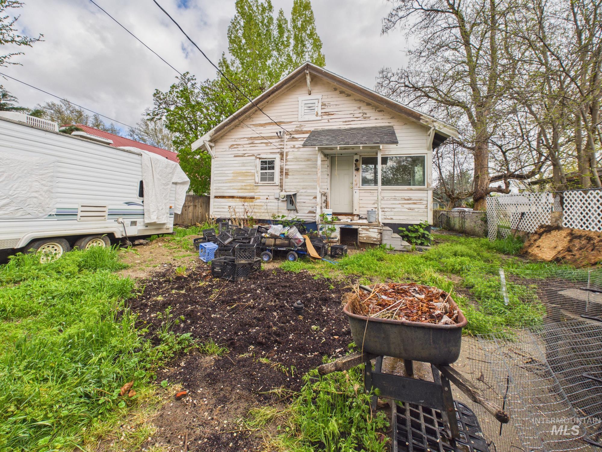 611 E 2nd, Emmett, Idaho 83617, 4 Bedrooms, 2 Bathrooms, Residential For Sale, Price $299,000, 98982567