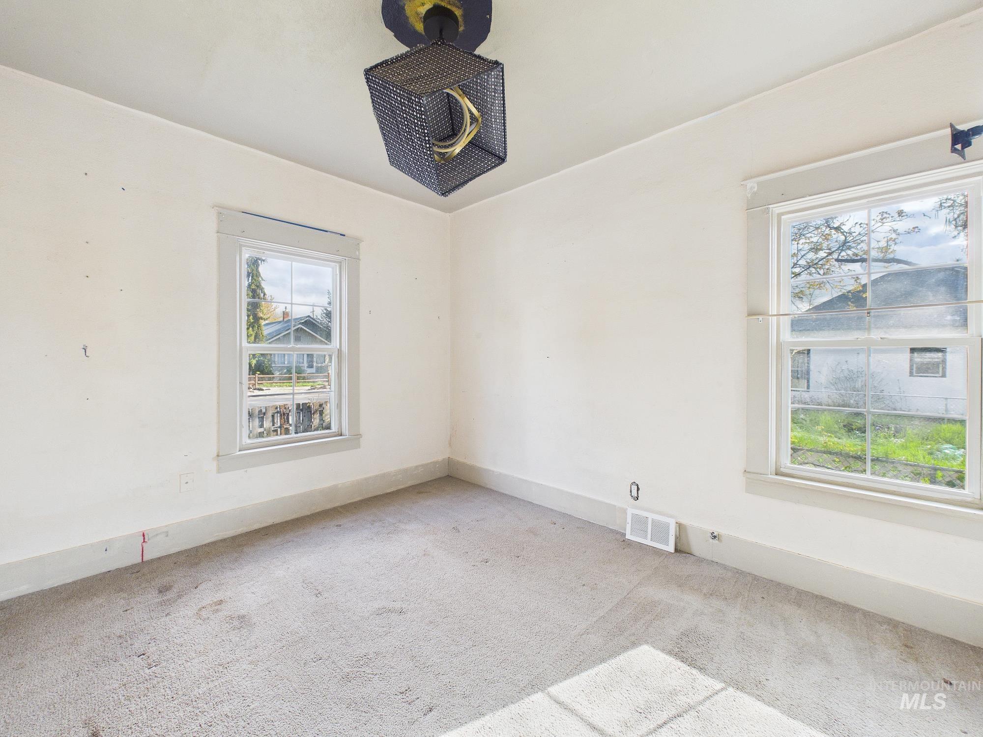 611 E 2nd, Emmett, Idaho 83617, 4 Bedrooms, 2 Bathrooms, Residential For Sale, Price $299,000, 98982567