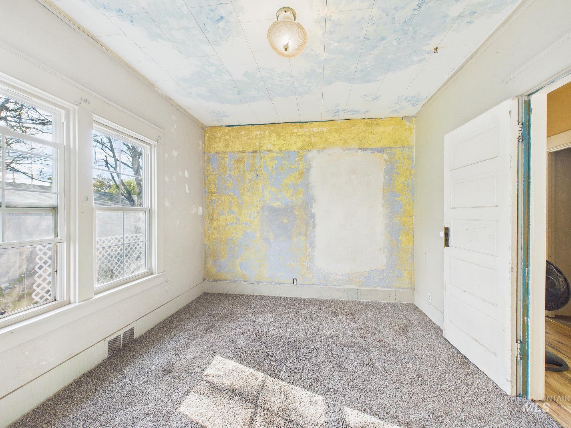 611 E 2nd, Emmett, Idaho 83617, 4 Bedrooms, 2 Bathrooms, Residential For Sale, Price $299,000, 98982567