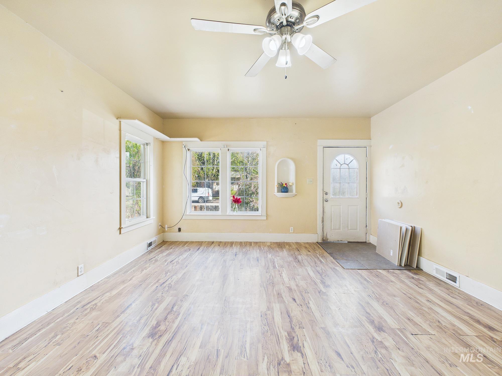 611 E 2nd, Emmett, Idaho 83617, 4 Bedrooms, 2 Bathrooms, Residential For Sale, Price $299,000, 98982567