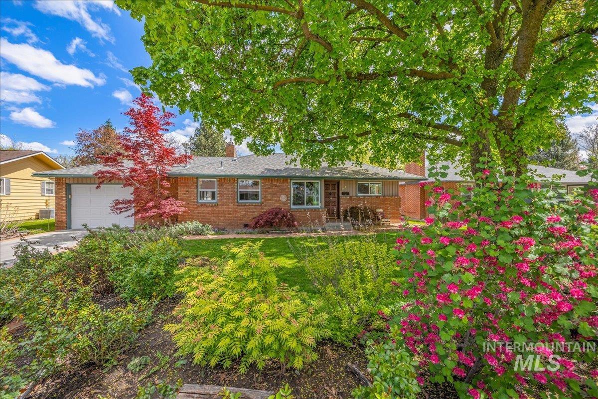 1914 N Amber, Boise, Idaho 83706, 2 Bedrooms, 1.5 Bathrooms, Residential For Sale, Price $580,000, 98982574