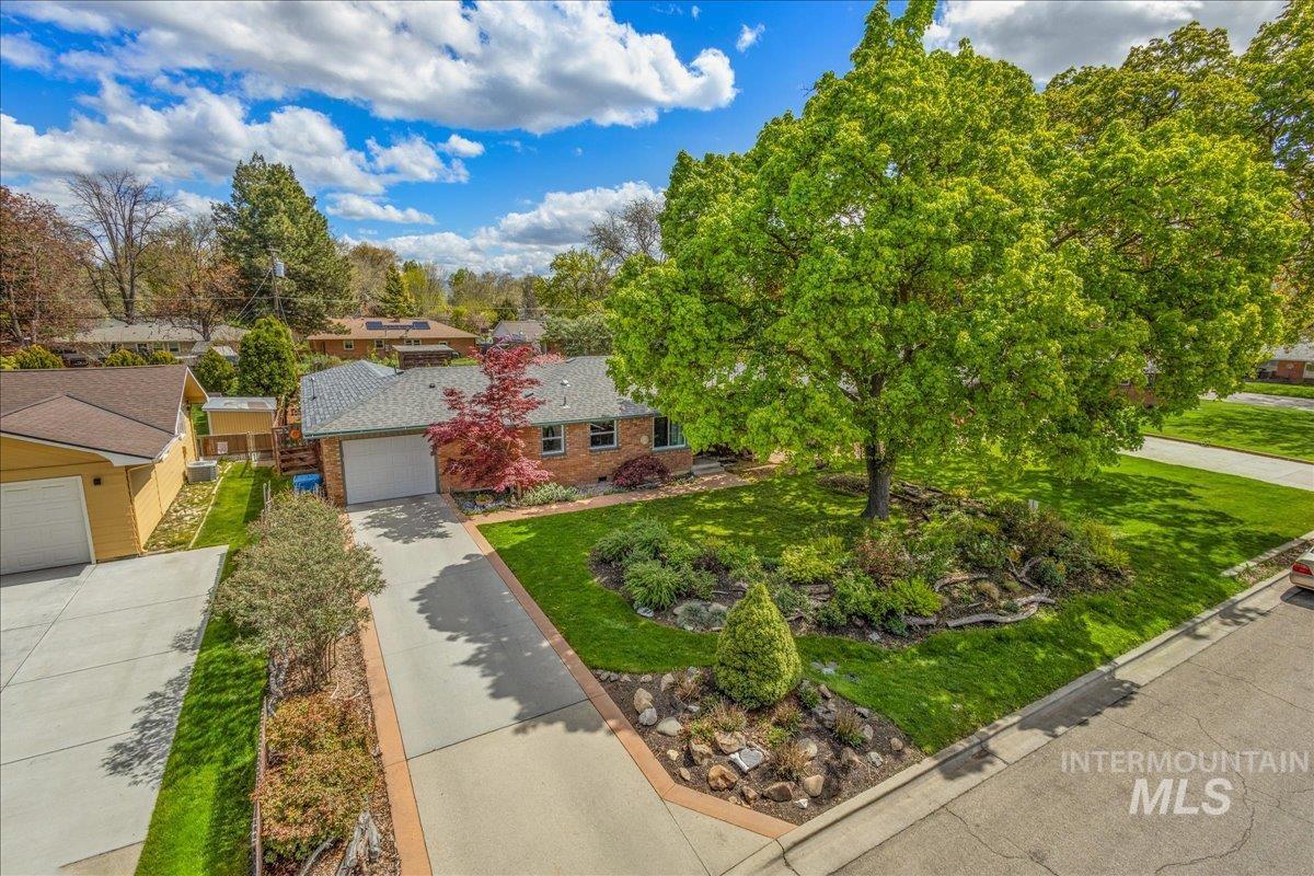 1914 N Amber, Boise, Idaho 83706, 2 Bedrooms, 1.5 Bathrooms, Residential For Sale, Price $580,000, 98982574