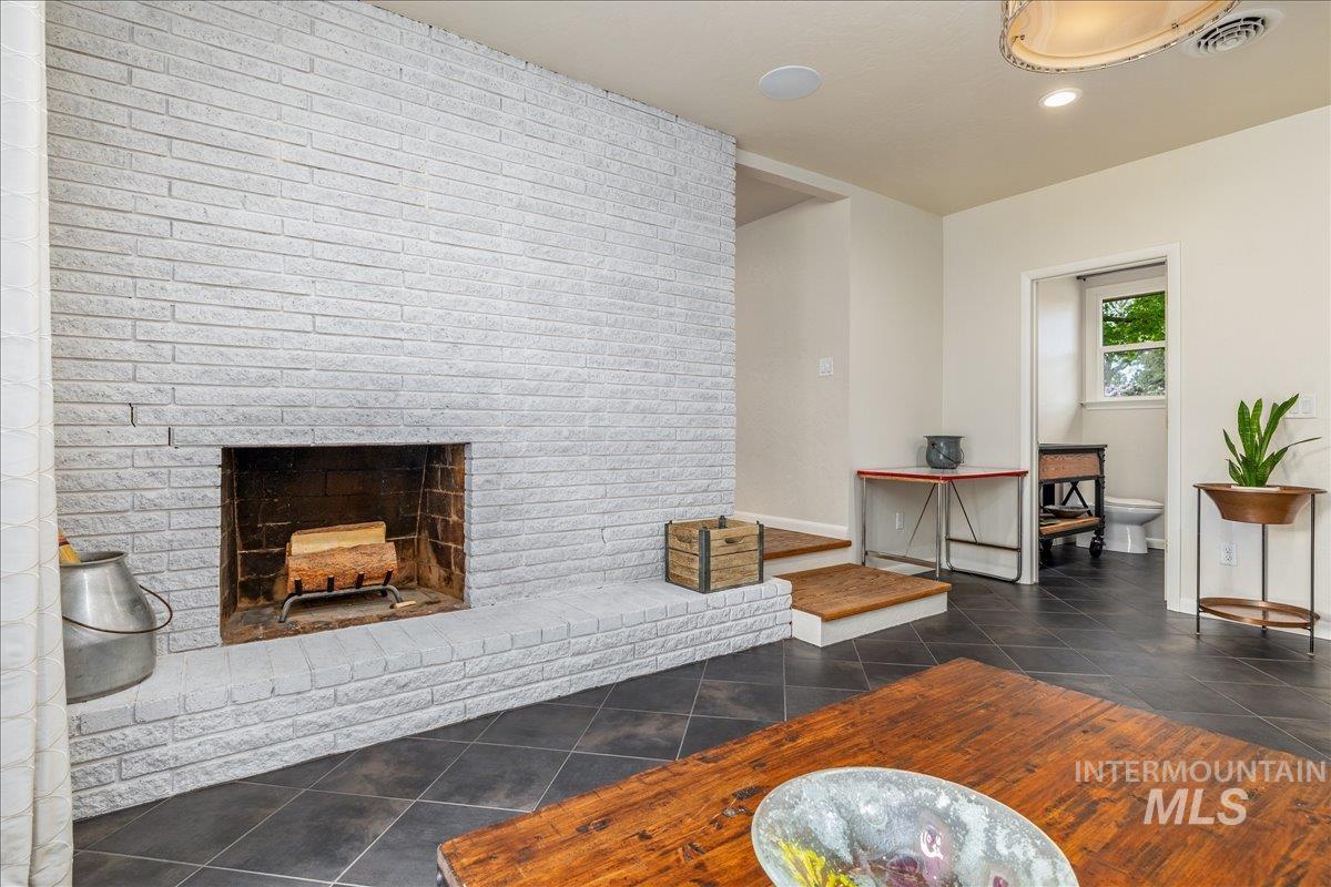 1914 N Amber, Boise, Idaho 83706, 2 Bedrooms, 1.5 Bathrooms, Residential For Sale, Price $580,000, 98982574