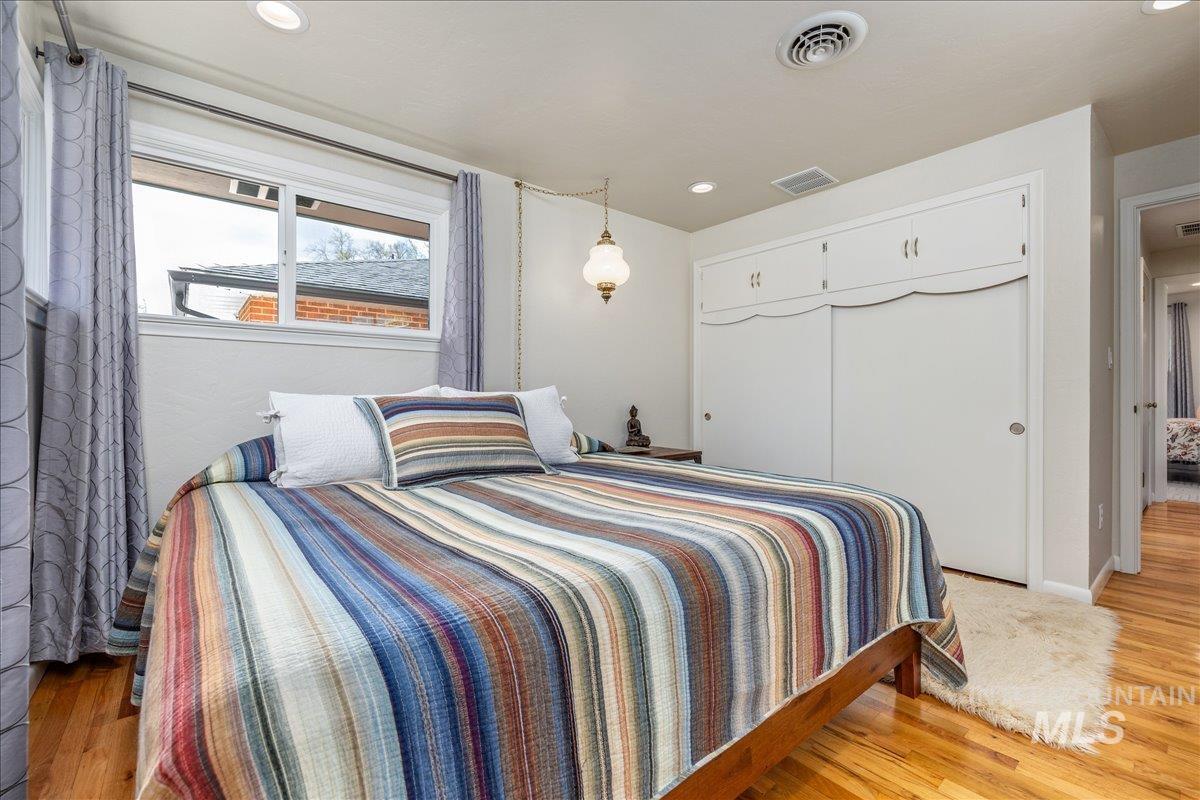 1914 N Amber, Boise, Idaho 83706, 2 Bedrooms, 1.5 Bathrooms, Residential For Sale, Price $580,000, 98982574