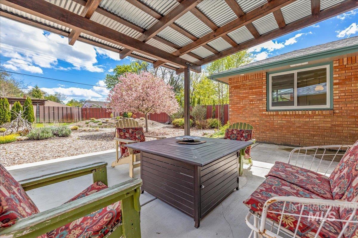 1914 N Amber, Boise, Idaho 83706, 2 Bedrooms, 1.5 Bathrooms, Residential For Sale, Price $580,000, 98982574