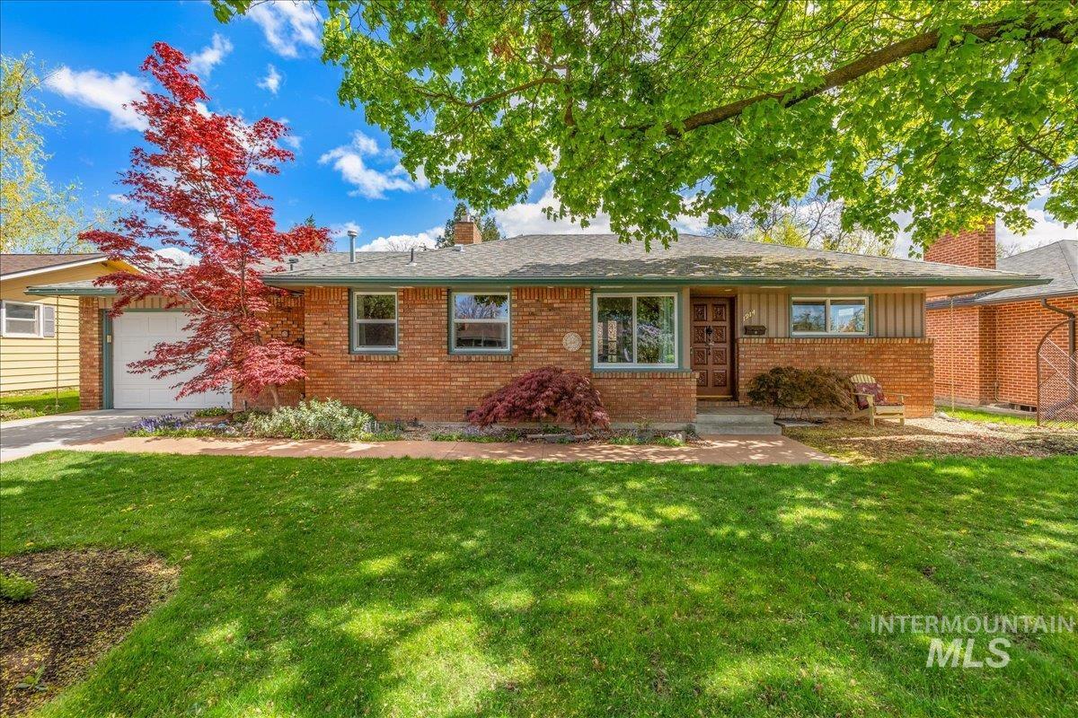 1914 N Amber, Boise, Idaho 83706, 2 Bedrooms, 1.5 Bathrooms, Residential For Sale, Price $580,000, 98982574