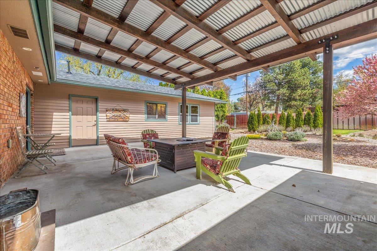 1914 N Amber, Boise, Idaho 83706, 2 Bedrooms, 1.5 Bathrooms, Residential For Sale, Price $580,000, 98982574