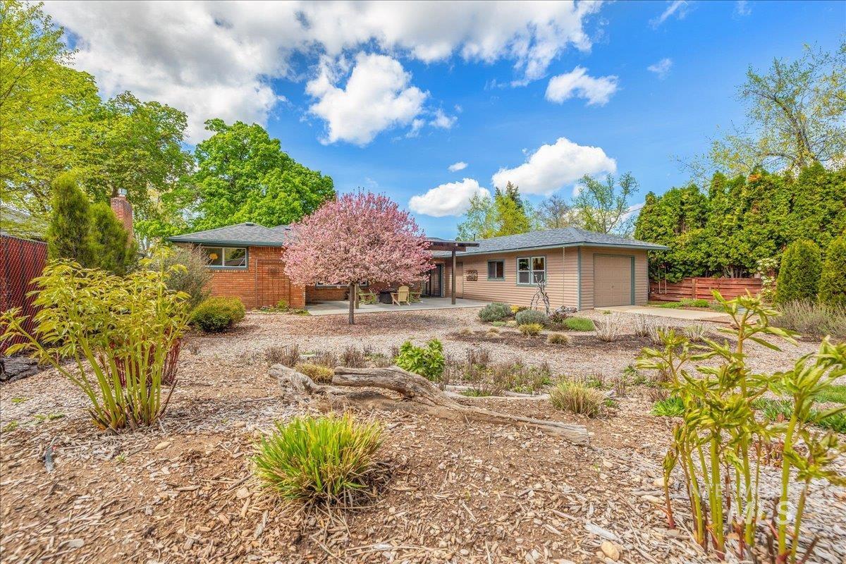 1914 N Amber, Boise, Idaho 83706, 2 Bedrooms, 1.5 Bathrooms, Residential For Sale, Price $580,000, 98982574