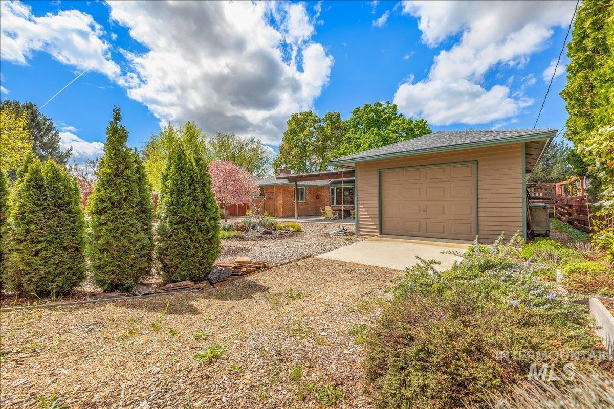 1914 N Amber, Boise, Idaho 83706, 2 Bedrooms, 1.5 Bathrooms, Residential For Sale, Price $580,000, 98982574