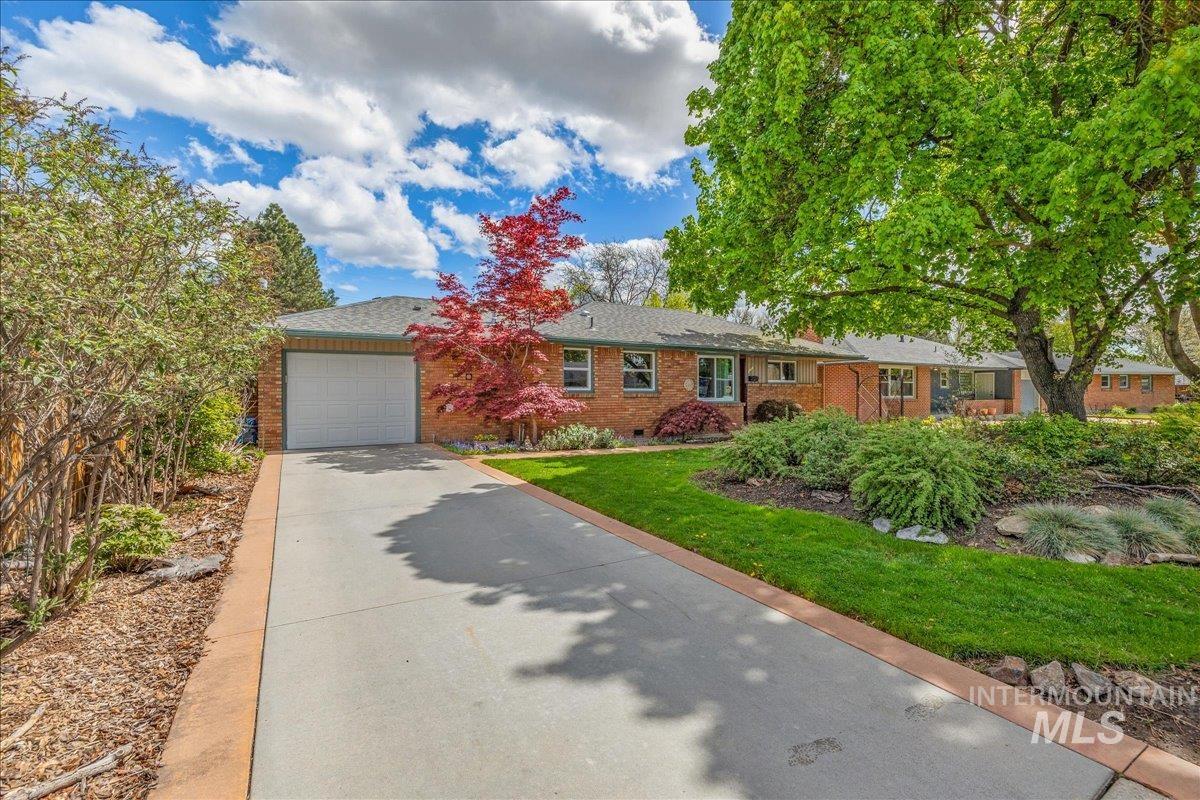 1914 N Amber, Boise, Idaho 83706, 2 Bedrooms, 1.5 Bathrooms, Residential For Sale, Price $580,000, 98982574