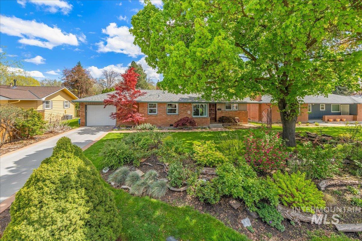 1914 N Amber, Boise, Idaho 83706, 2 Bedrooms, 1.5 Bathrooms, Residential For Sale, Price $580,000, 98982574