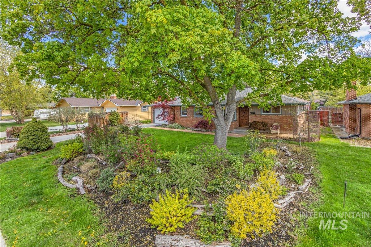 1914 N Amber, Boise, Idaho 83706, 2 Bedrooms, 1.5 Bathrooms, Residential For Sale, Price $580,000, 98982574