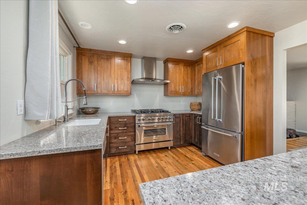 1914 N Amber, Boise, Idaho 83706, 2 Bedrooms, 1.5 Bathrooms, Residential For Sale, Price $580,000, 98982574