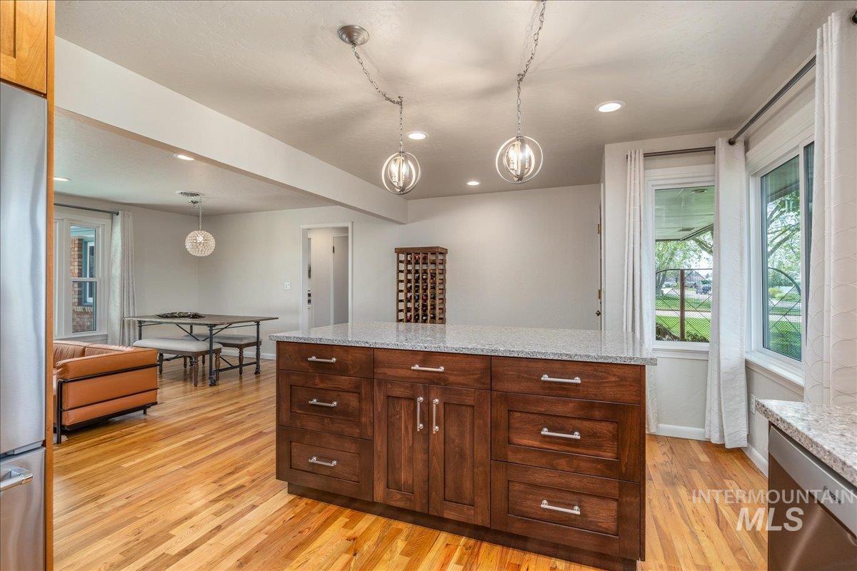 1914 N Amber, Boise, Idaho 83706, 2 Bedrooms, 1.5 Bathrooms, Residential For Sale, Price $580,000, 98982574