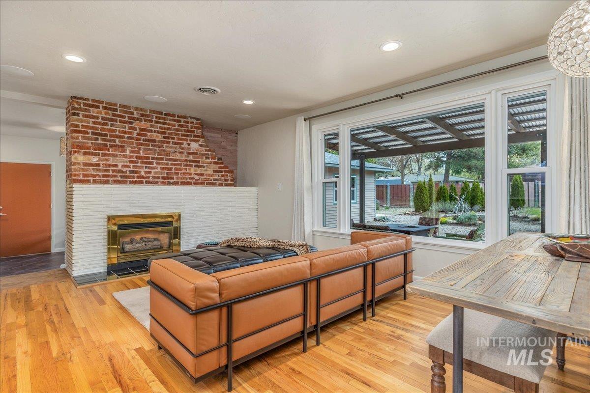 1914 N Amber, Boise, Idaho 83706, 2 Bedrooms, 1.5 Bathrooms, Residential For Sale, Price $580,000, 98982574