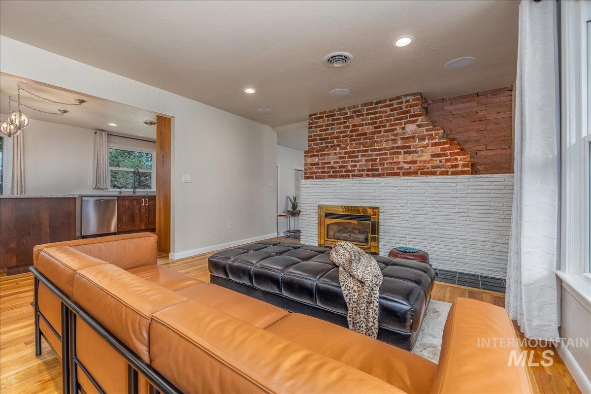 1914 N Amber, Boise, Idaho 83706, 2 Bedrooms, 1.5 Bathrooms, Residential For Sale, Price $580,000, 98982574