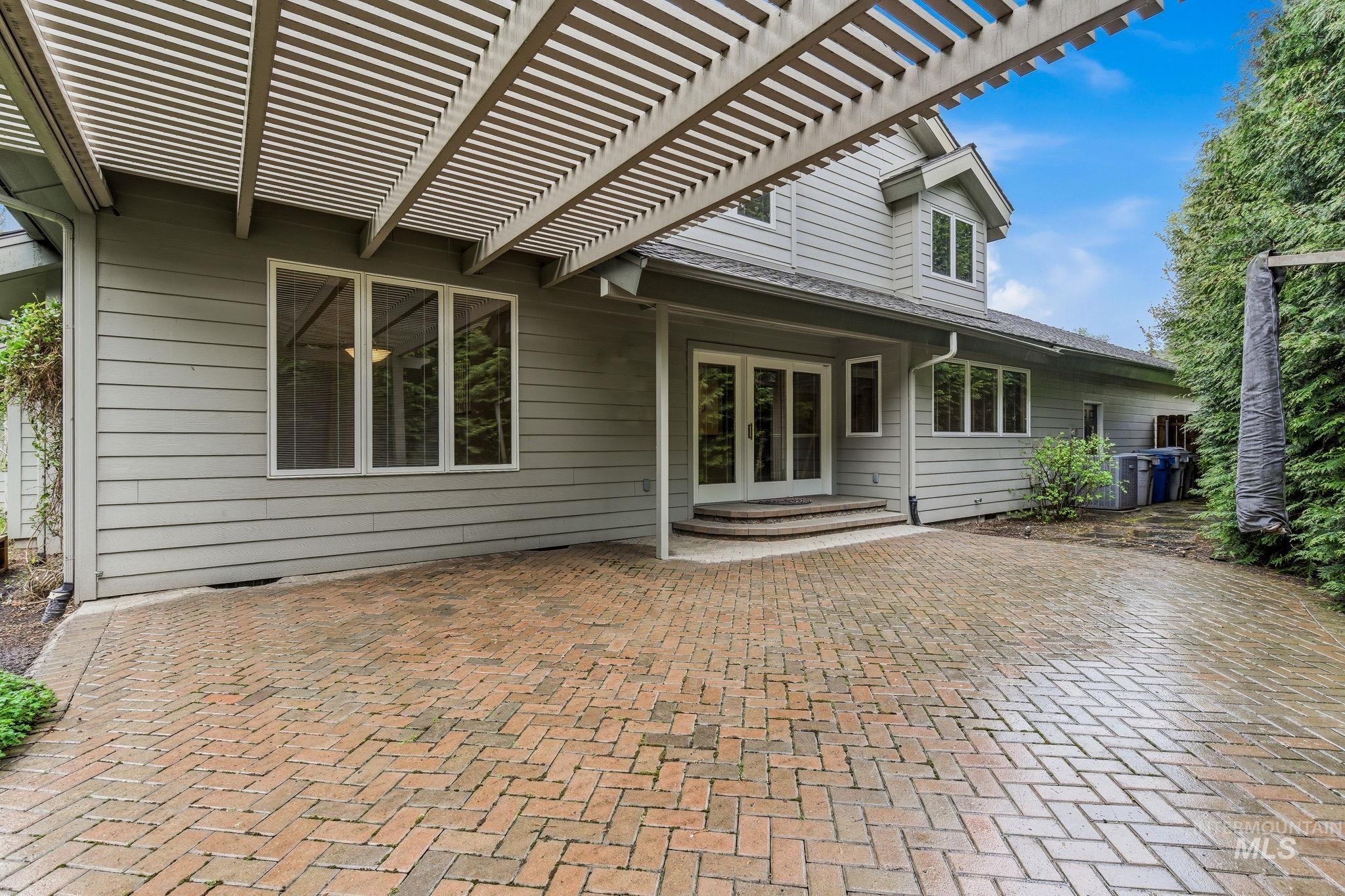 2011 S Creekside Ln, Boise, Idaho 83706, 4 Bedrooms, 2.5 Bathrooms, Residential For Sale, Price $1,249,000, 98982575