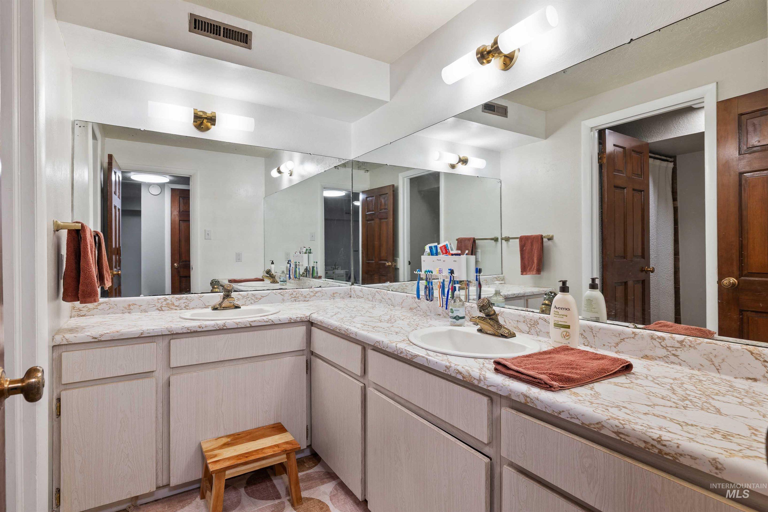 2090 Filer Ave E, Twin Falls, Idaho 83301-4365, 6 Bedrooms, 3.5 Bathrooms, Residential For Sale, Price $540,000, 98982580