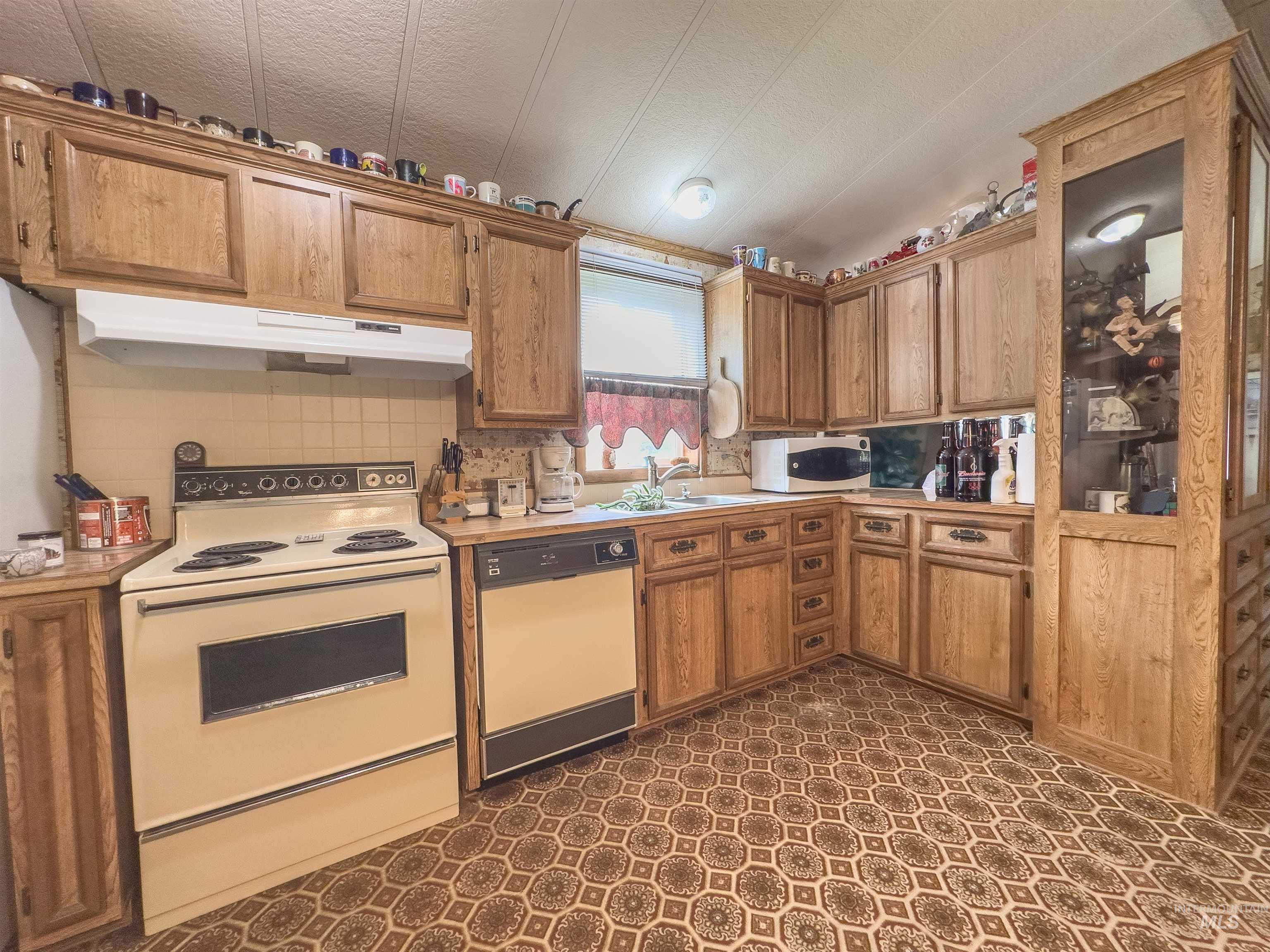 369 S 150 E, Burley, Idaho 83318, 2 Bedrooms, 2 Bathrooms, Residential For Sale, Price $215,000, 98982581