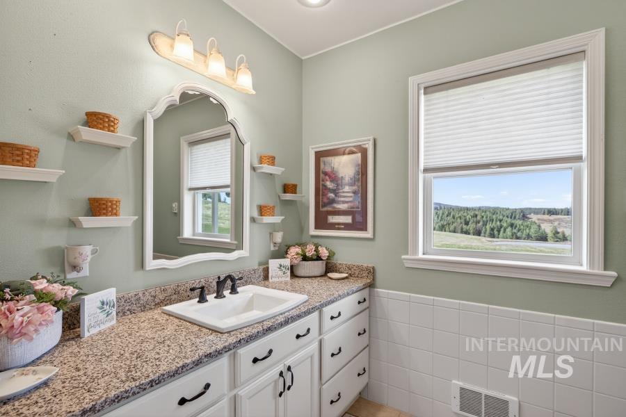 1086 E Rock Creek Rd, Potlatch, Idaho 83855, 5 Bedrooms, 4 Bathrooms, Residential For Sale, Price $1,400,000, 98982582