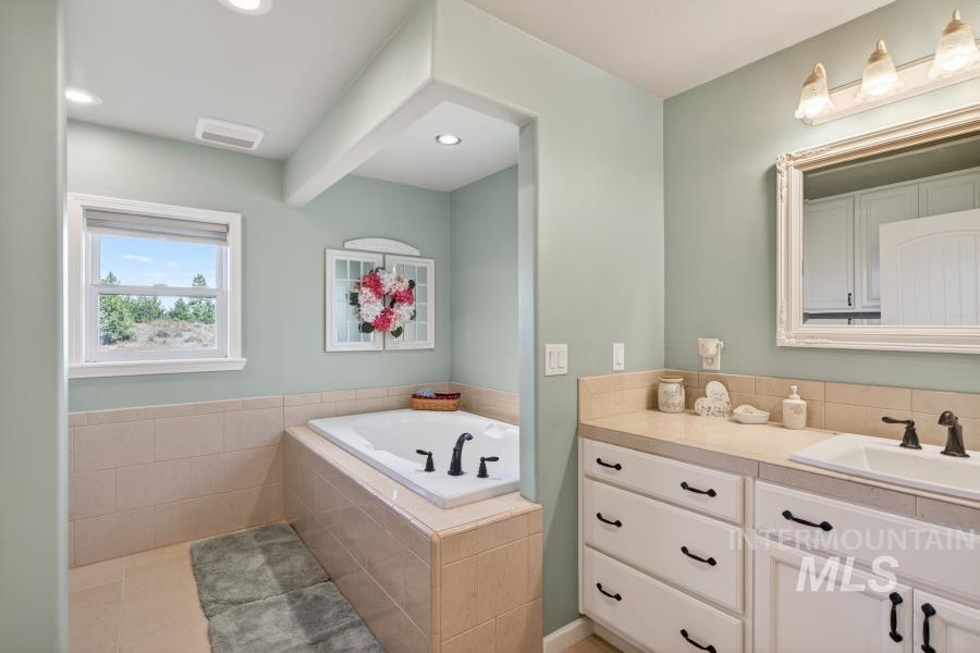 1086 E Rock Creek Rd, Potlatch, Idaho 83855, 5 Bedrooms, 4 Bathrooms, Residential For Sale, Price $1,400,000, 98982582