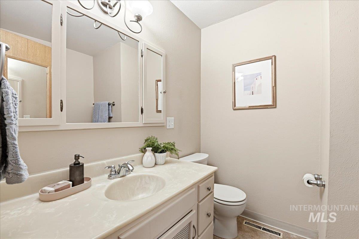 3720 E Clement Road, Boise, Idaho 83704, 5 Bedrooms, 2.5 Bathrooms, Residential For Sale, Price $530,000, 98982583