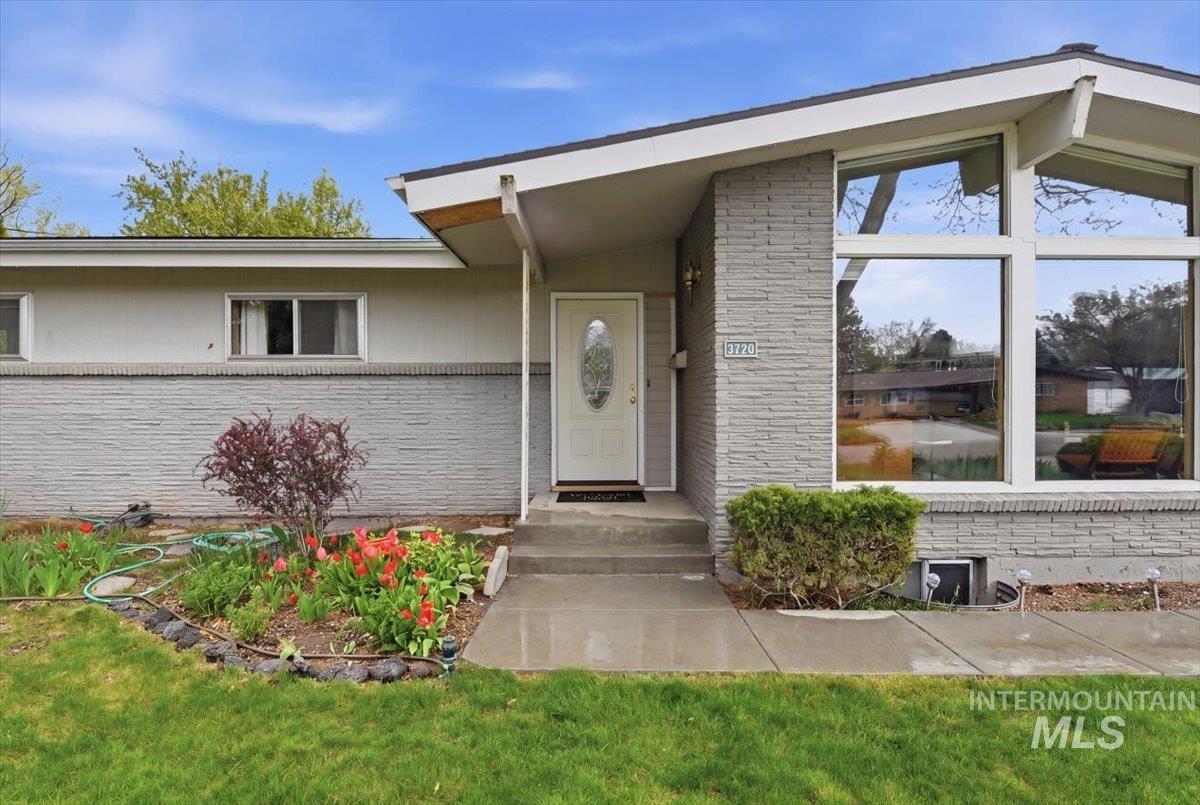 3720 E Clement Road, Boise, Idaho 83704, 5 Bedrooms, 2.5 Bathrooms, Residential For Sale, Price $530,000, 98982583
