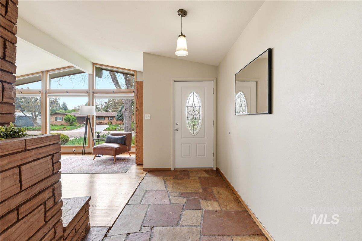 3720 E Clement Road, Boise, Idaho 83704, 5 Bedrooms, 2.5 Bathrooms, Residential For Sale, Price $530,000, 98982583