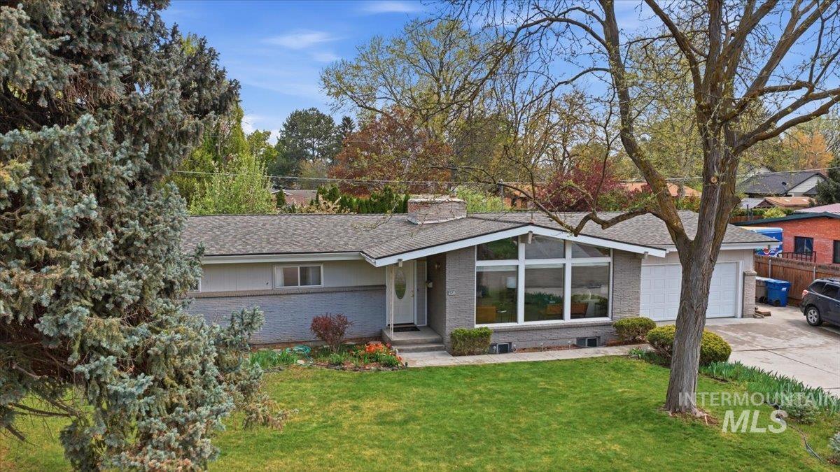 3720 E Clement Road, Boise, Idaho 83704, 5 Bedrooms, 2.5 Bathrooms, Residential For Sale, Price $530,000, 98982583