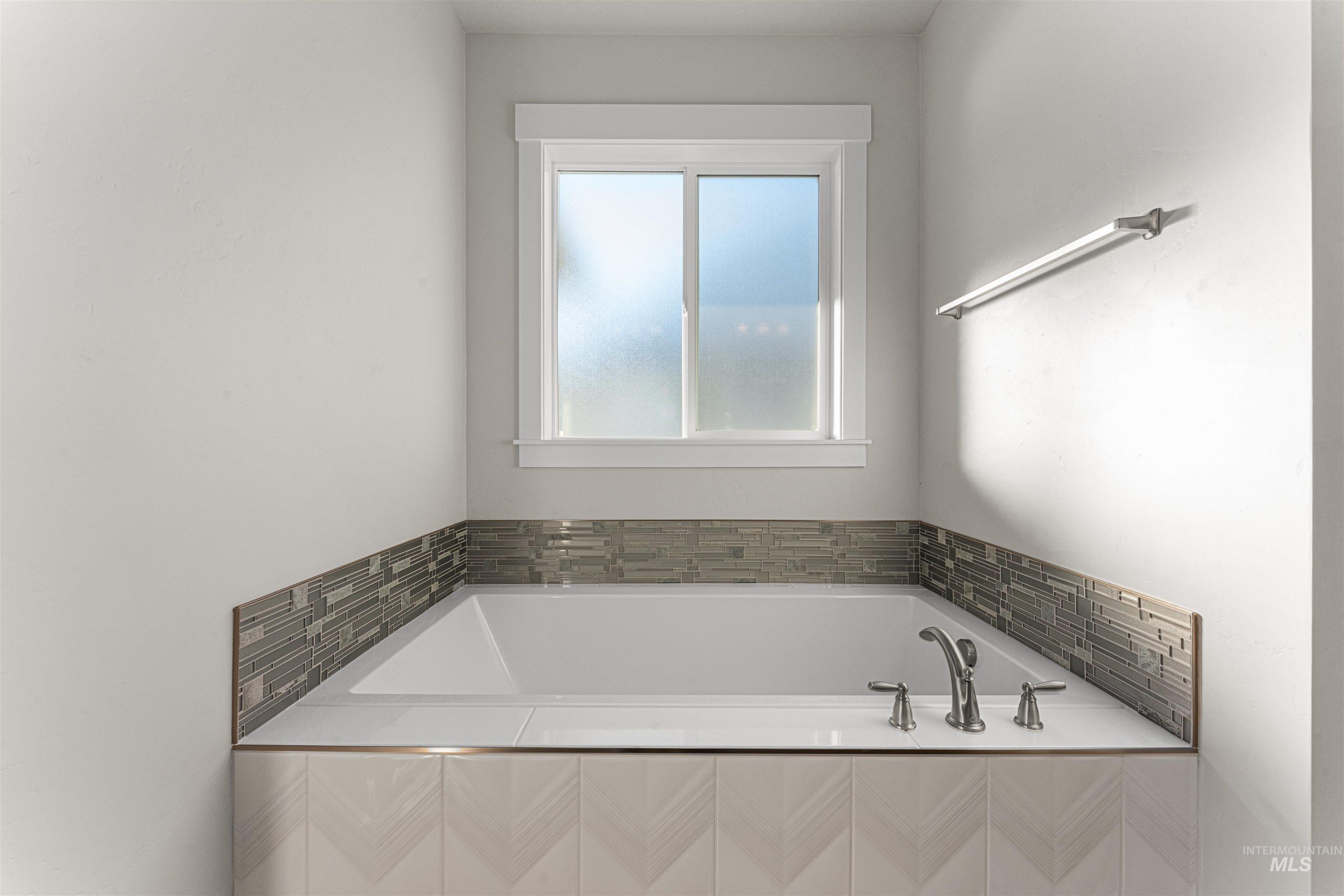 8165 Fountain Brook, Middleton, Idaho 83644, 3 Bedrooms, 2 Bathrooms, Residential For Sale, Price $639,900, 98982585