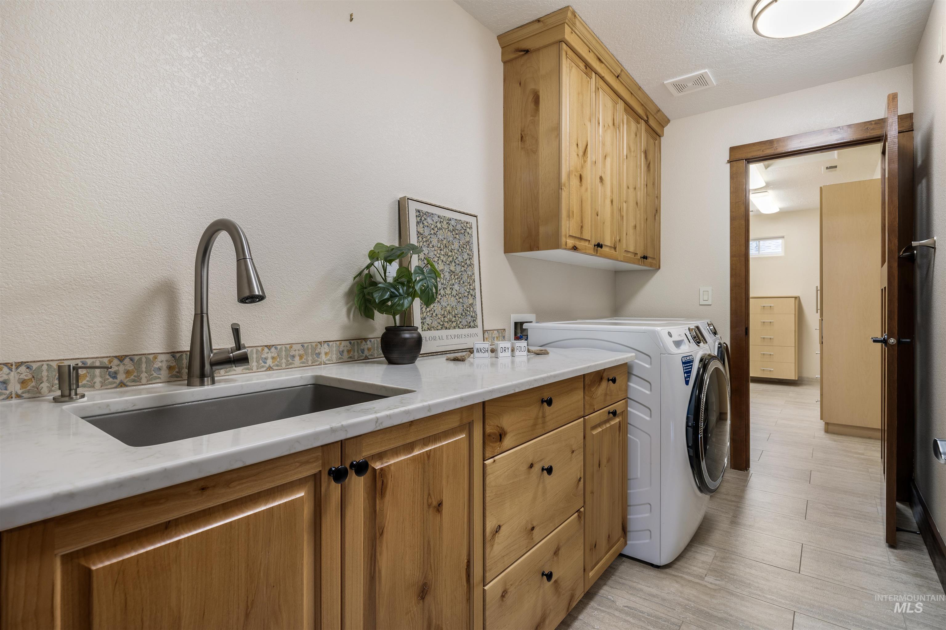 253 E Wexford Ln, Eagle, Idaho 83616, 3 Bedrooms, 3 Bathrooms, Residential For Sale, Price $699,990, 98982598