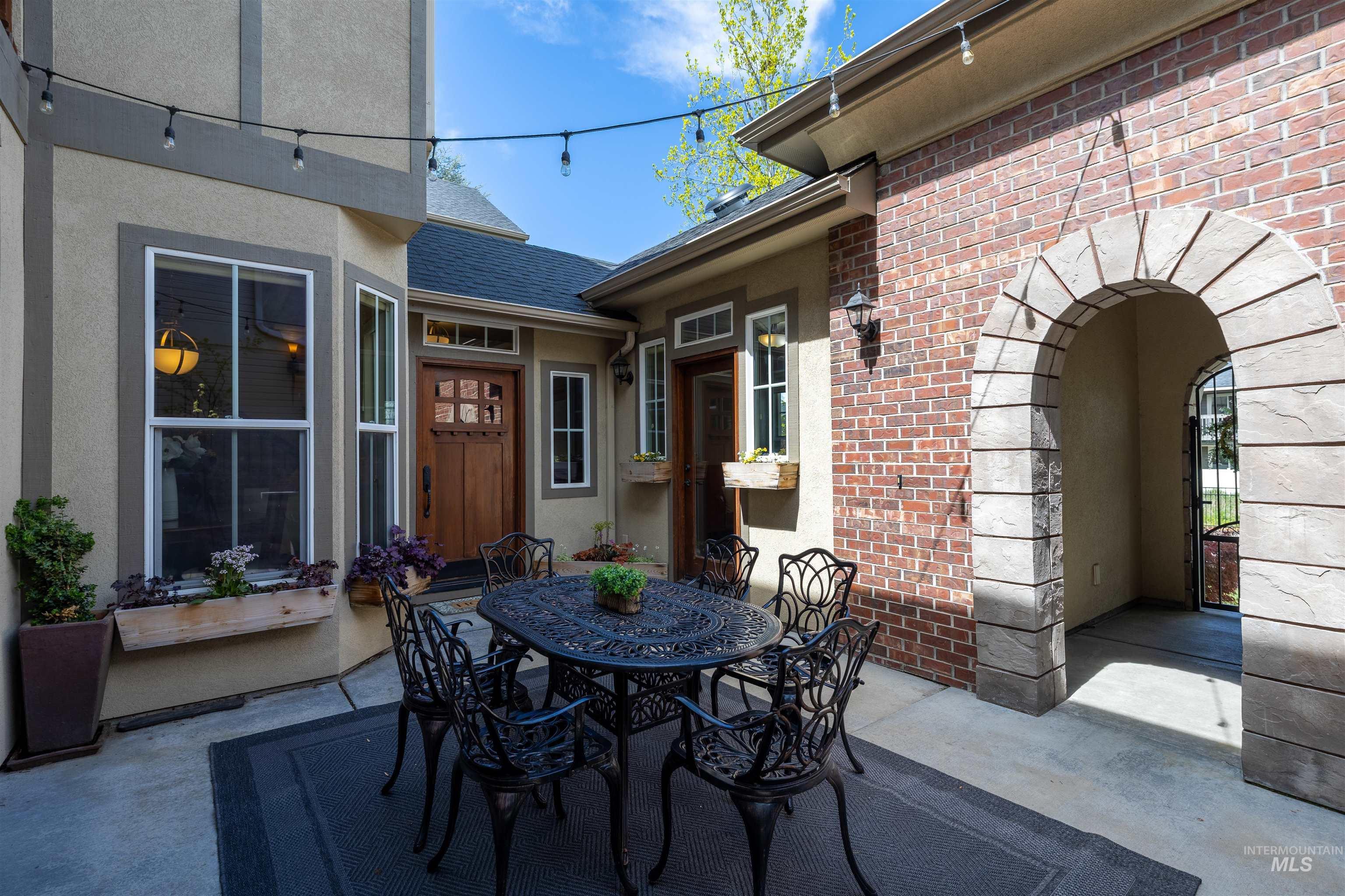 253 E Wexford Ln, Eagle, Idaho 83616, 3 Bedrooms, 3 Bathrooms, Residential For Sale, Price $699,990, 98982598