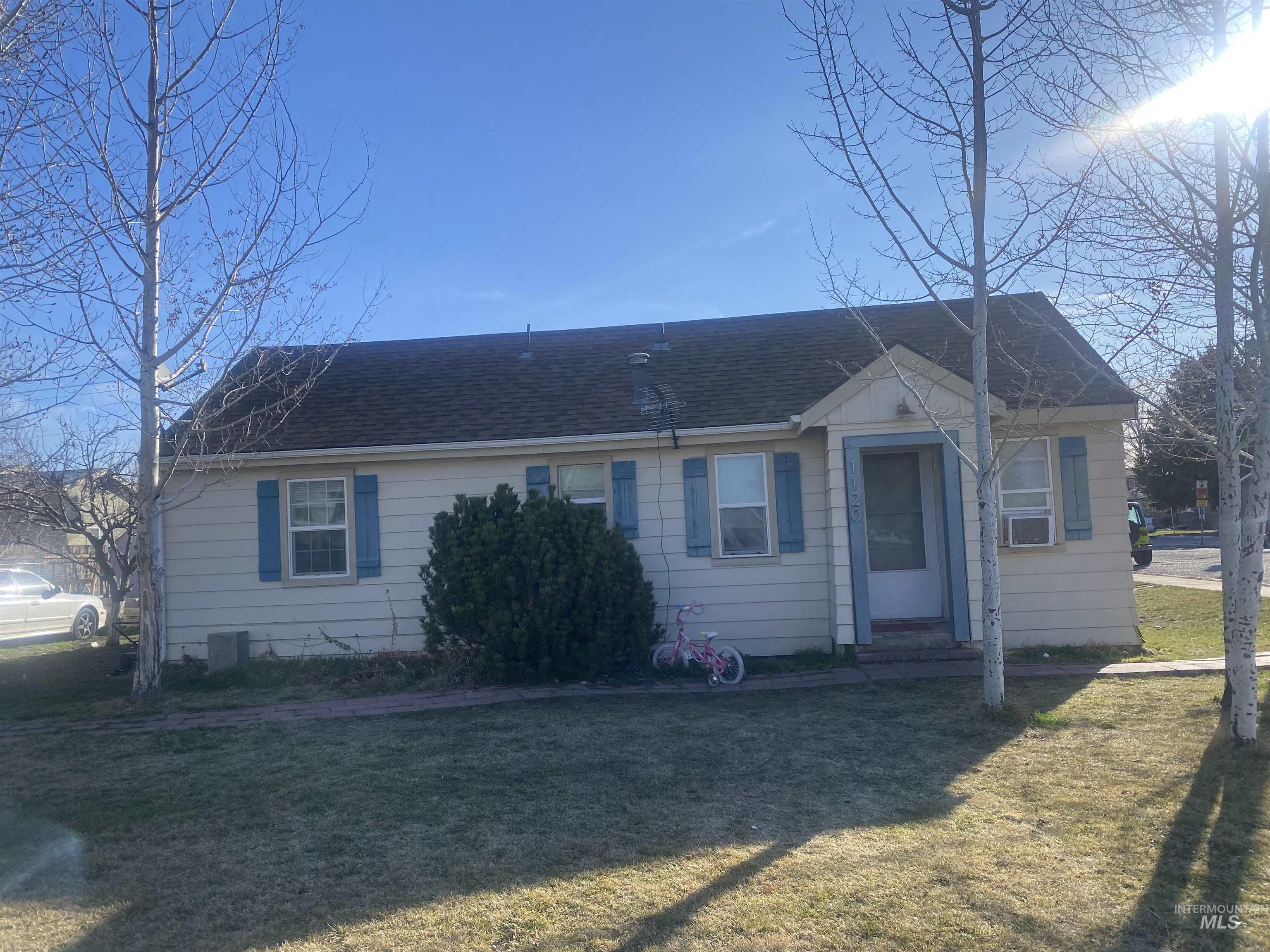 1120 N 3rd E, Mountain Home, Idaho 83647, 2 Bedrooms, 1 Bathroom, Residential Income For Sale, Price $290,000,MLS 98982600