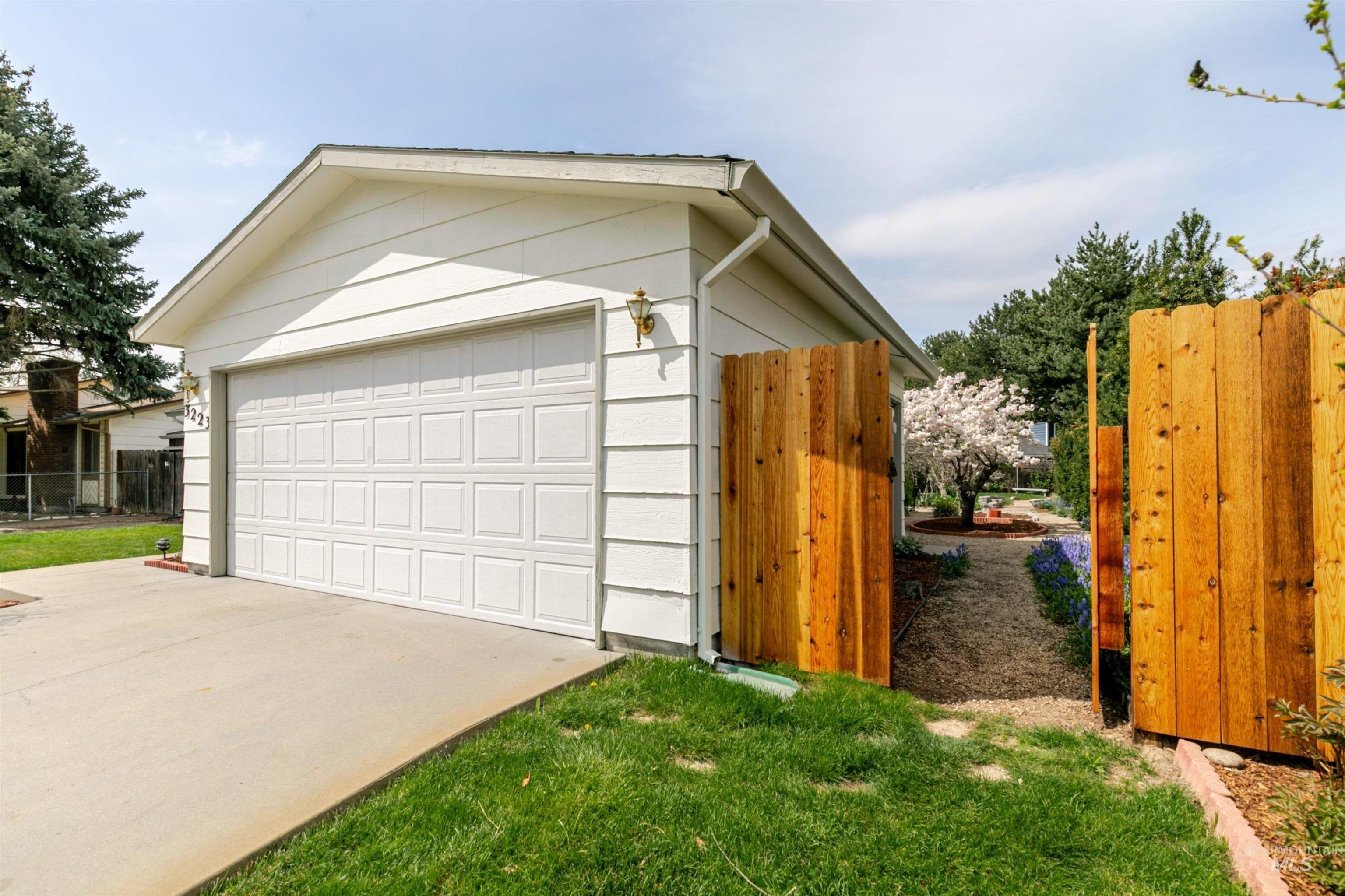 3223 S Norfolk Way, Boise, Idaho 83706-5426, 3 Bedrooms, 2 Bathrooms, Residential For Sale, Price $515,000, 98982606