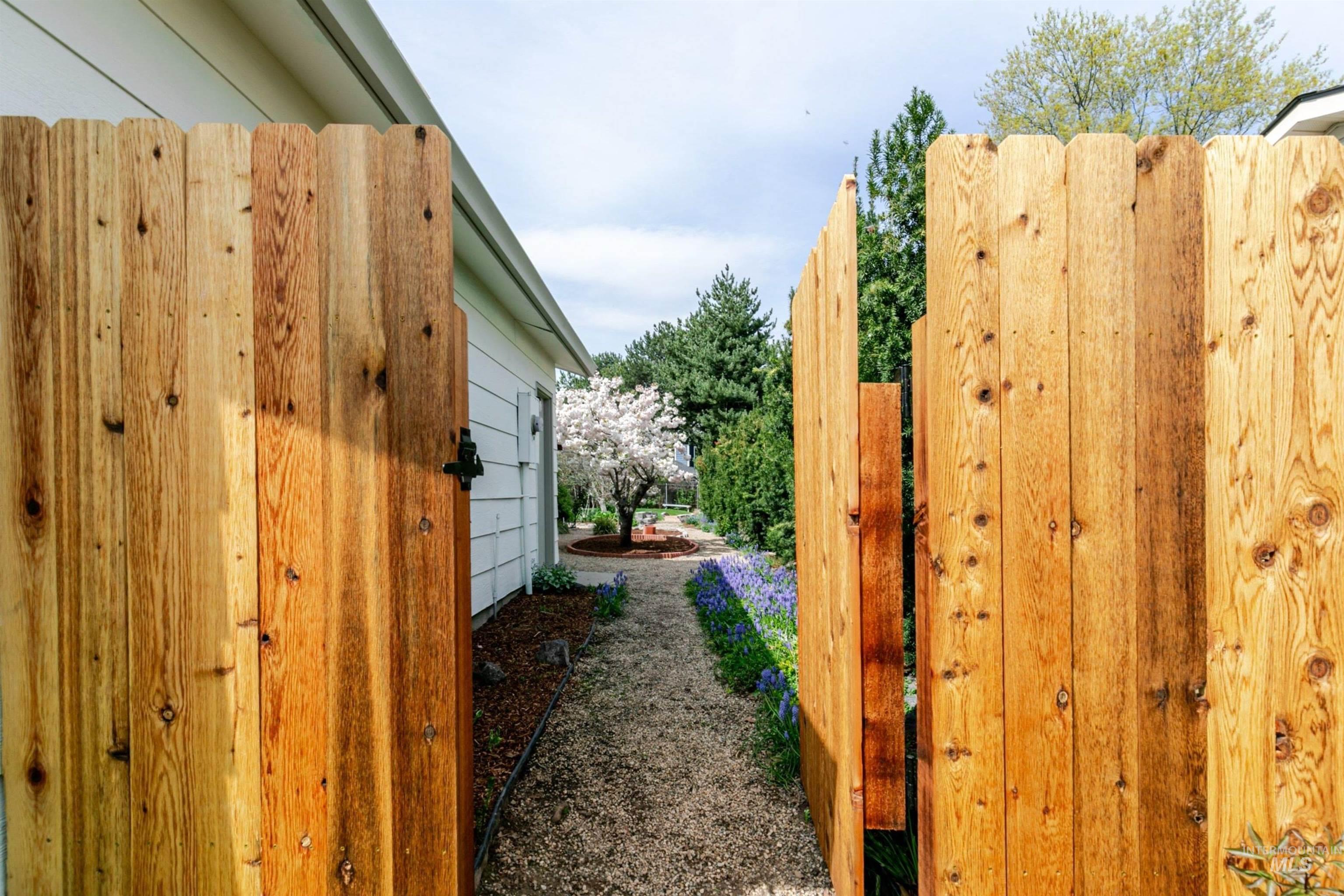 3223 S Norfolk Way, Boise, Idaho 83706-5426, 3 Bedrooms, 2 Bathrooms, Residential For Sale, Price $515,000, 98982606