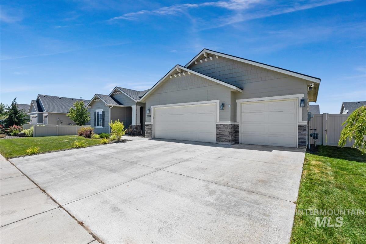 5333 N Adale Ave, Meridian, Idaho 83646, 4 Bedrooms, 2 Bathrooms, Residential For Sale, Price $555,000,MLS 98982609