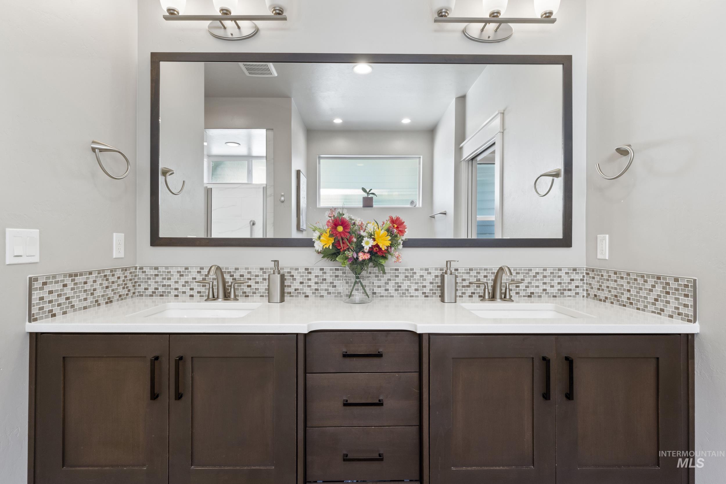 6235 N Bernacchi Lane, Meridian, Idaho 83646, 2 Bedrooms, 2 Bathrooms, Residential For Sale, Price $575,000, 98982612