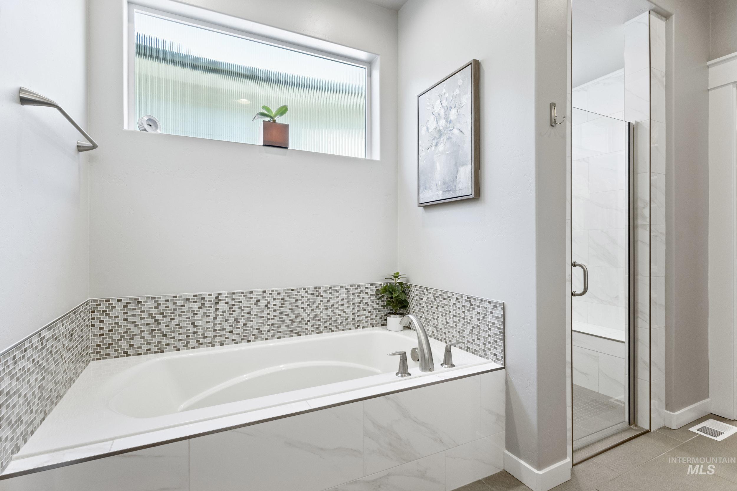 6235 N Bernacchi Lane, Meridian, Idaho 83646, 2 Bedrooms, 2 Bathrooms, Residential For Sale, Price $575,000, 98982612