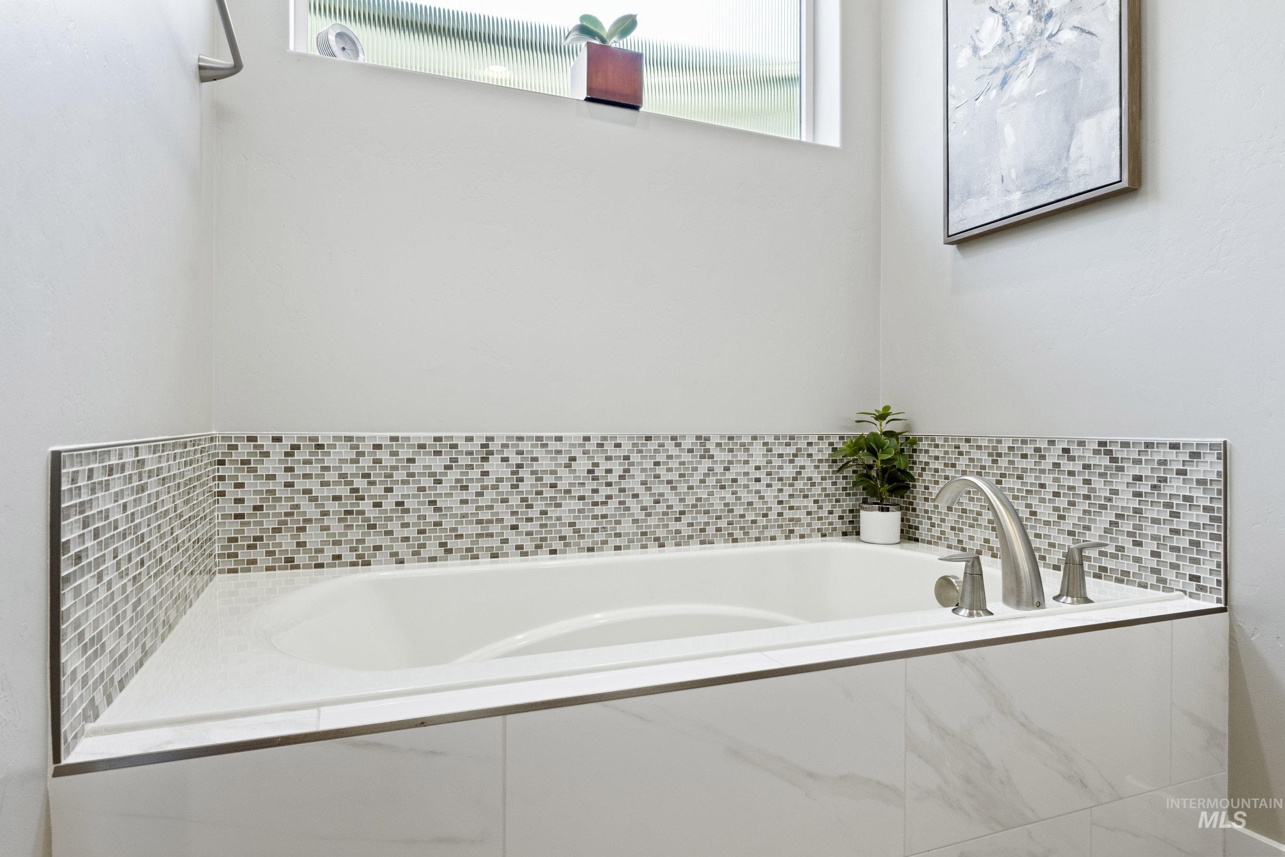 6235 N Bernacchi Lane, Meridian, Idaho 83646, 2 Bedrooms, 2 Bathrooms, Residential For Sale, Price $575,000, 98982612