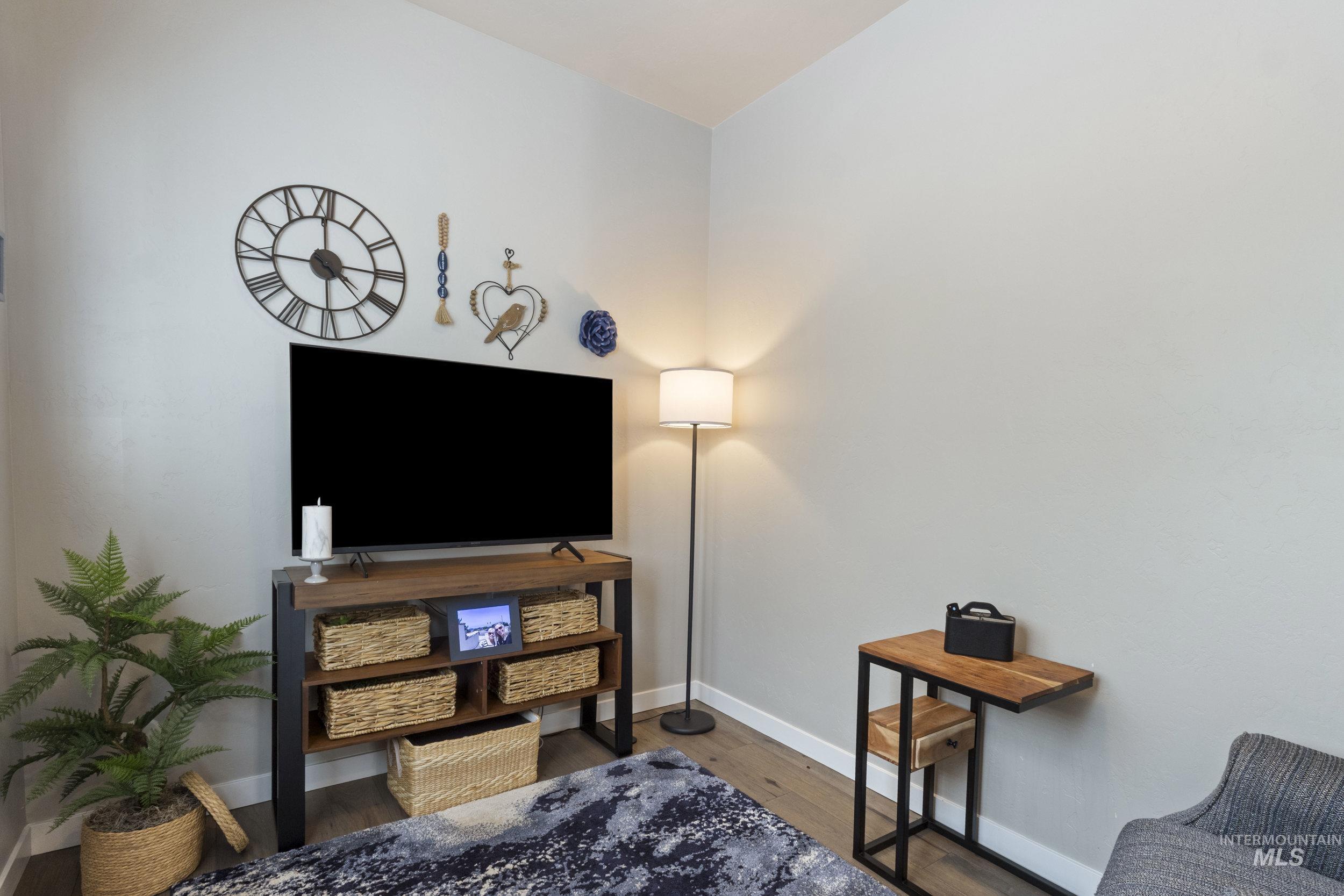 6235 N Bernacchi Lane, Meridian, Idaho 83646, 2 Bedrooms, 2 Bathrooms, Residential For Sale, Price $575,000, 98982612