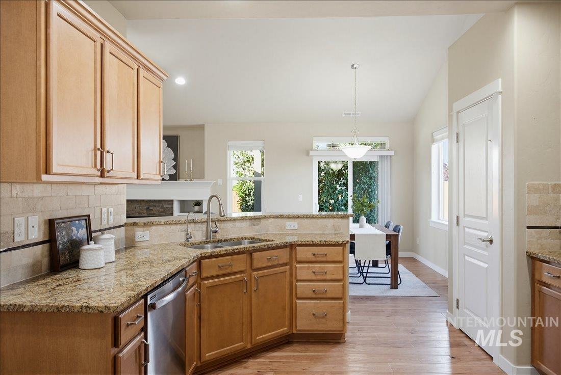 7508 W Skylight St., Boise, Idaho 83709, 4 Bedrooms, 2.5 Bathrooms, Residential For Sale, Price $615,000, 98982617