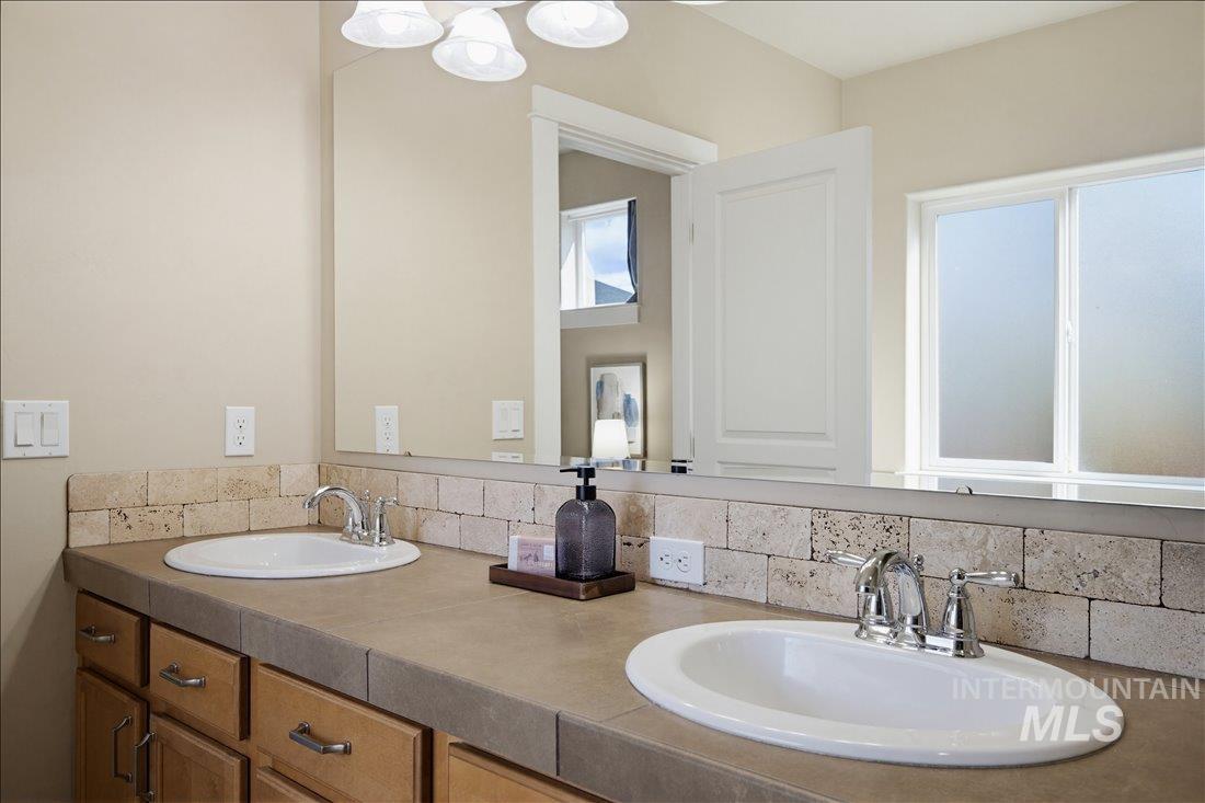 7508 W Skylight St., Boise, Idaho 83709, 4 Bedrooms, 2.5 Bathrooms, Residential For Sale, Price $615,000, 98982617