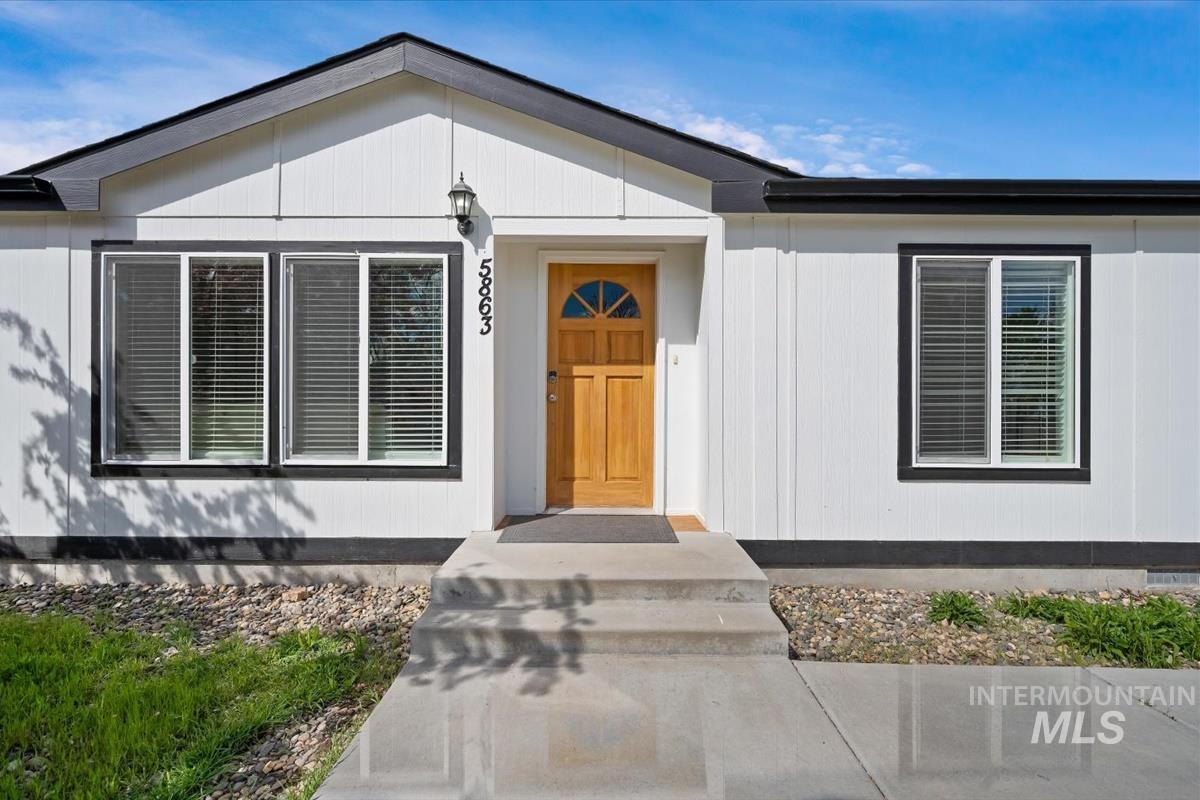 5863 3rd Ave, Nampa, Idaho 83686-9583, 4 Bedrooms, 2 Bathrooms, Residential For Sale, Price $585,000,MLS 98982626